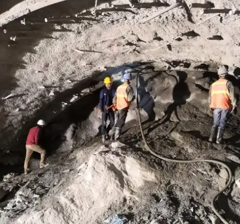 安平拱顶带模注浆料的施工流程及注意事项